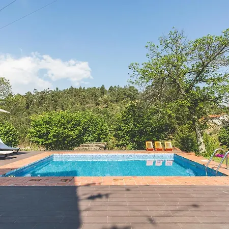 Out Of Town Hostel Castelo de Paiva