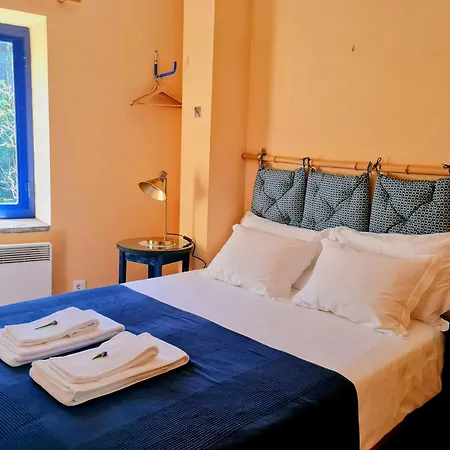 Out Of Town Hostel Castelo de Paiva